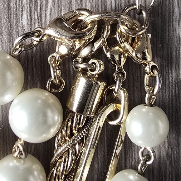 White House Black Market WHBM 5 Strand Faux Pearl Gold Chain Necklace Versatile - Picture 2 of 14